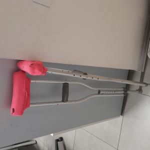 CS1203/2025 PINK WALKING CRUTCHES 